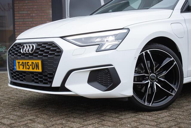 Audi A3 SPORTBACK 40 TFSI e Edition / 19'' / LED
