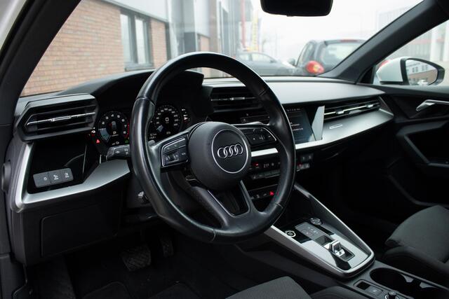 Audi A3 SPORTBACK 40 TFSI e Edition / 19'' / LED