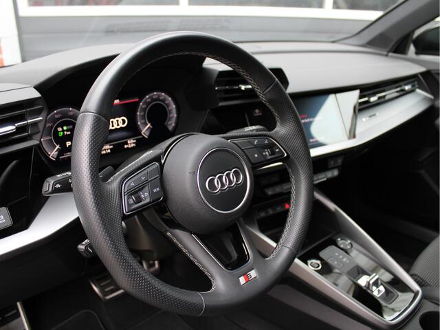 Audi A3 SPORTBACK 45 TFSIe 245PK S-Edition Competition /Keyless/Panoramadak/Audi Sound/Elek. achterklep/NAVI/PDC/Aut. Inpark./18'LM/Lane assist/Drive select/LED!