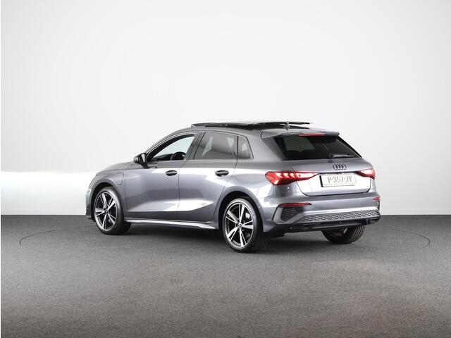 Audi A3 SPORTBACK 40 TFSI e S line Plug in Hybrid | Panoramadak | 18 inch lichtmetalen velgen | Navigatie | Parkeersensoren voor en achter | Verwarmbare voorstoelen