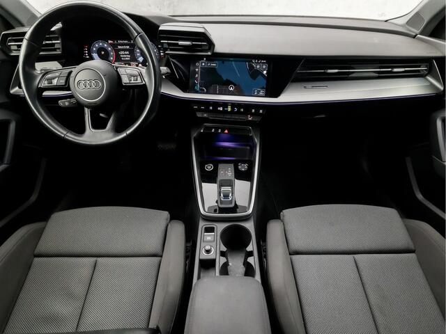 Audi A3 SPORTBACK 30 TFSI Sport Automaat (APPLE CARPLAY, GROOT NAVI, SFEERVERLICHTING, ADAPTIVE CRUISE, SPORTSTOELEN, MATRIX LED, GETINT GLAS, DAKRAILS, PARKEERSENSOREN, NIEUWE APK, NIEUWSTAAT)