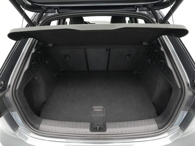 Audi A3 SPORTBACK 35 TFSI 150pk S-Line edition Navigatie Pdc Clima Stoelverwarming