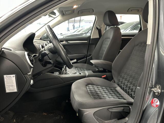 Audi A3 SPORTBACK 1.2 Tfsi 110pk Attraction Pro Line · Airco · Cruise Control · Navigatie · P-Sensoren · 16'' Inch ·
