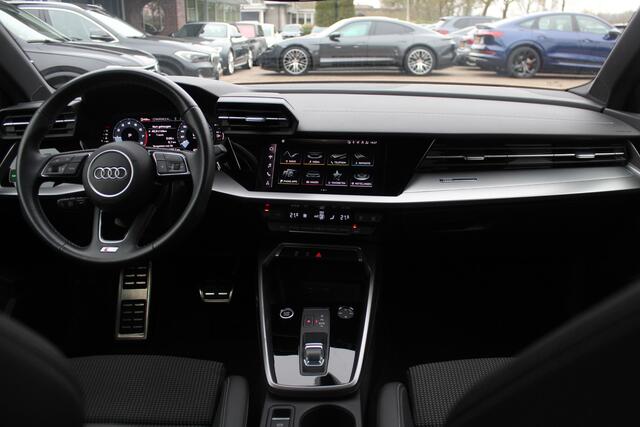 Audi A3 SPORTBACK 30 TFSI S edition / Virtual Cockpit / Apple CarPlay / Full LED / 17'' / Navigatie / Half leder / Parkeerhulp achter / ACC