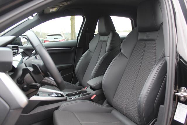 Audi A3 SPORTBACK 30 TFSI S edition / Virtual Cockpit / Apple CarPlay / Full LED / 17'' / Navigatie / Half leder / Parkeerhulp achter / ACC