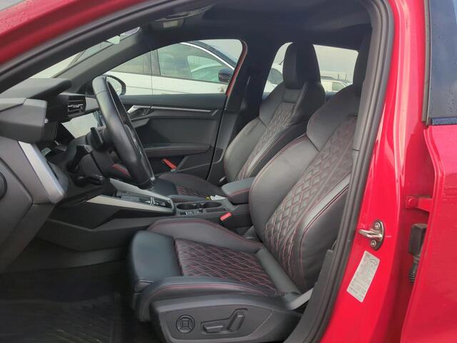 Audi A3 SPORTBACK 35 TFSI S edition / Panorama dak / Diamant Leder / Achteruitrijcamera / Climate / 19 Inch / Full Led