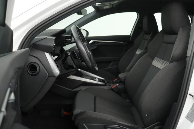 Audi A3 SPORTBACK 30 TFSI Business Edition | Carplay | Sportstoelen | Virtual Cockpit | Full LED | Climate control | Navigatie | PDC | Cruise control
