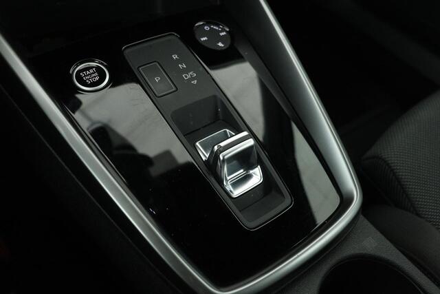 Audi A3 SPORTBACK 30 TFSI Business Edition | Carplay | Sportstoelen | Virtual Cockpit | Full LED | Climate control | Navigatie | PDC | Cruise control