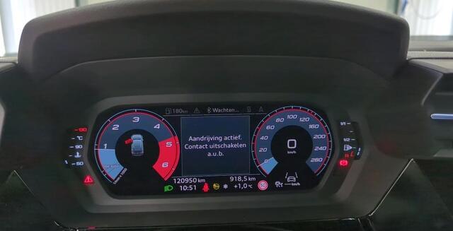Audi A3 SPORTBACK 30 TDI Business edition Navigatie Trekhaak ACC Keyless Led Sportstoelen 17 inch Lichtmetaal Camera Getint Glas NL Auto BTW