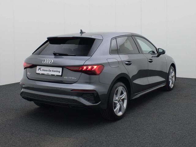 Audi A3 SPORTBACK 45 TFSIe 180kW/245PK S Line · Camera+Parkeersensoren · Zwart optiek · LED · Privacyglass
