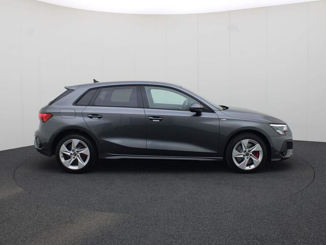 Audi A3 SPORTBACK 45 TFSIe 180kW/245PK S Line · Camera+Parkeersensoren · Zwart optiek · LED · Privacyglass