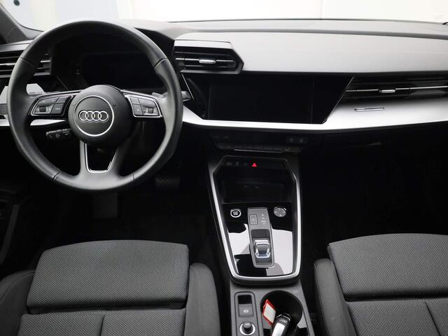 Audi A3 SPORTBACK 45 TFSIe 180kW/245PK S Line · Camera+Parkeersensoren · Zwart optiek · LED · Privacyglass