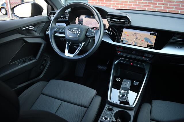 Audi A3 SPORTBACK 40 TFSI e S-zetels ACC Head-up 19inch El-klep