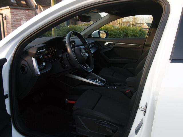 Audi A3 SPORTBACK 30 TFSI Business edition | Apple Carplay | Cruise Control | Virtual Cockpit | Automaat | 19 inch |