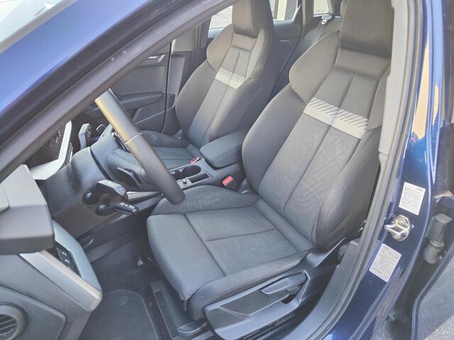 Audi A3 SPORTBACK 30 TFSI Advanced edition Stoelverwarming / PDC V+A / Virtual Cockpit