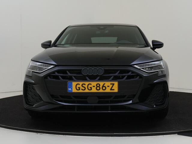 Audi A3 SPORTBACK 30 TFSI S edition | Panoramadak | Parkeerassistent | Achteruitrijcamera | Optiek zwart Plus | Navigatie Plus | Sfeerverlichting | Virtual cockpit Plus |