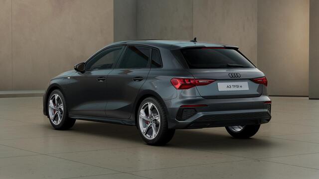 Audi A3 SPORTBACK 45 TFSI e 245PK S edition Competition | Panoramadak | Stoelverwarming | Elekt.bestuur.stoel | Zwart-Optiek | 18-Inch | Adaptive-Cruise | Ambient-Lightning | Rood-Stiksel |