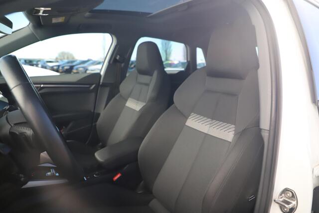 Audi A3 SPORTBACK 30 TFSI Advanced edition Automaat Panoramadak Sportstoelen Virtual Navigatie Draadloos Carplay Android Full LED 17 inch LMV Adaptive Cruise Lane Assist