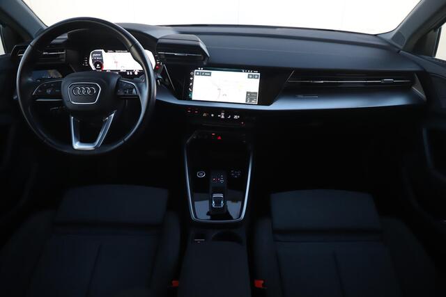 Audi A3 SPORTBACK 30 TFSI Advanced edition Automaat Panoramadak Sportstoelen Virtual Navigatie Draadloos Carplay Android Full LED 17 inch LMV Adaptive Cruise Lane Assist
