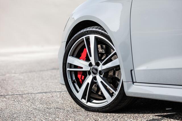 Audi A3 SPORTBACK 2.5 TFSI RS 3 Quattro Panoramadak/B&O audio/RS stoelen/Adaptive cruise control/Virtueel cockpit/Apple carplay/Navigatie/Stoelverwarming/Dodehoek detectie/Keyless/Achteruitrijcamera/Parkeersensoren rondom/DAB+