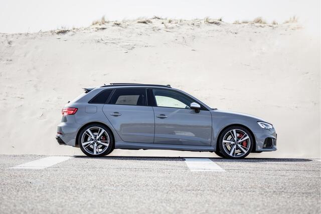 Audi A3 SPORTBACK 2.5 TFSI RS 3 Quattro Panoramadak/B&O audio/RS stoelen/Adaptive cruise control/Virtueel cockpit/Apple carplay/Navigatie/Stoelverwarming/Dodehoek detectie/Keyless/Achteruitrijcamera/Parkeersensoren rondom/DAB+