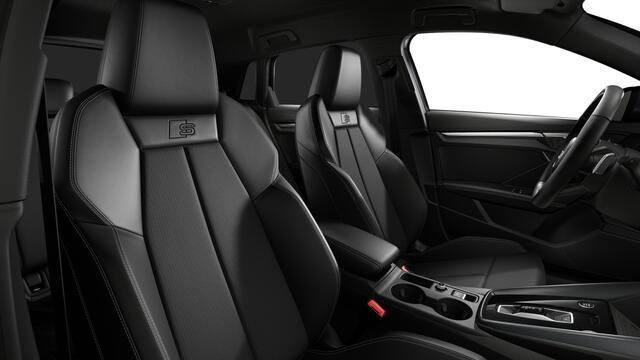 Audi A3 SPORTBACK A3 30 TFSI 116 S tronic S edition Automaat | Ledkoplampen, ledachterlichten, dynamische knipperlichten achter | Privacy glas (donker getint) | Optiekpakket zwart plus | S line-interieur met sportstoelen en zwarte stoffen-kunstlederen bekleding | Assistent