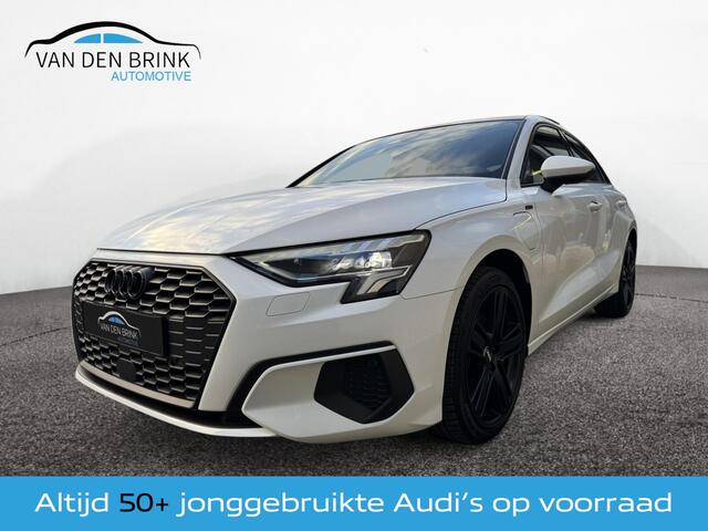 Audi A3 SPORTBACK 40 TFSIe 204 pk S-line Black Pano