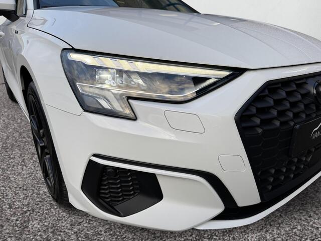 Audi A3 SPORTBACK 40 TFSIe 204 pk S-line Black Pano