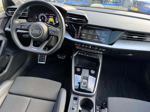 Audi A3 SPORTBACK 40 TFSIe 204 pk S-line Black Pano