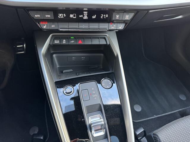 Audi A3 SPORTBACK 40 TFSIe 204 pk S-line Black Pano