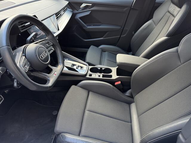 Audi A3 SPORTBACK 40 TFSIe 204 pk S-line Black Pano