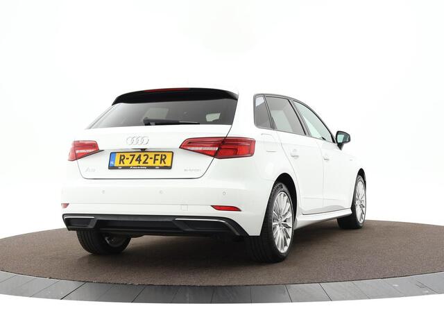 Audi A3 SPORTBACK E-Tron 1.4 204pk S-Tronic Sport · Keyless · Navi · Camera · P-Sensoren · Cruise Control · Stoelverwarming · 17'' Inch ·