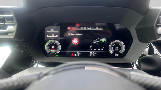 Audi A3 SPORTBACK 45 TFSI e 272pk S edition Competition 19'' LMV / Panodak / Sonos