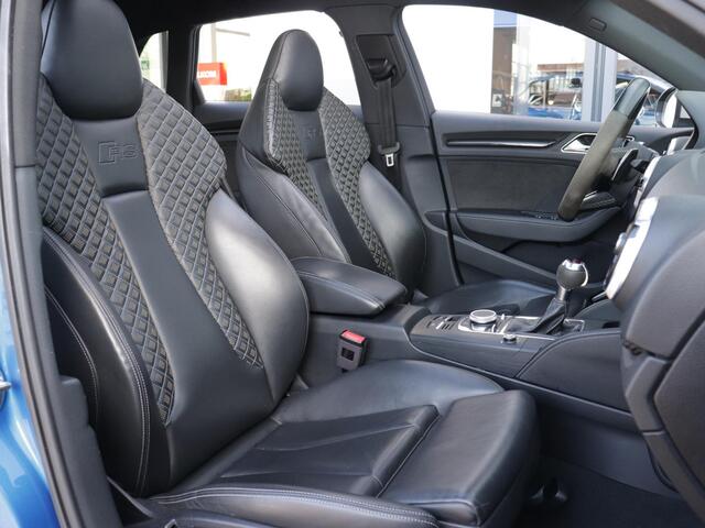 Audi A3 SPORTBACK 2.5 TFSI RS 3 quattro | Panoramadak | Schaalstoelen | Bang&Olufsen | Dealer onderhouden |