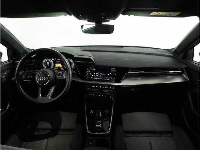 Audi A3 SPORTBACK S-Line 45 TFSIe 245 pk | Black Edition | LED | Navigatie | Adaptieve cruise | Stoelverwarming |