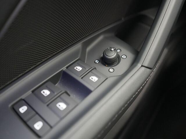 Audi A3 SPORTBACK 40 TFSI e Edition | Panoramadak | Trekhaak | Adaptive cruise control | Stoelverwarming | Sportstoelen | Audi virtual cockpit plus