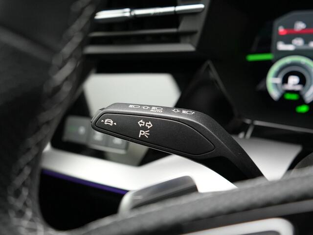 Audi A3 SPORTBACK 40 TFSI e Edition | Panoramadak | Trekhaak | Adaptive cruise control | Stoelverwarming | Sportstoelen | Audi virtual cockpit plus