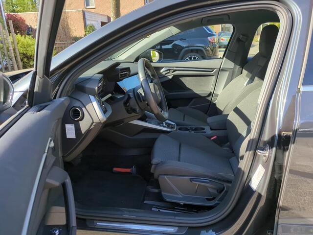 Audi A3 SPORTBACK 35 TFSI 150pk Business edition S-Tronic / Navigatie / Cruise Control / Parkeersensoren
