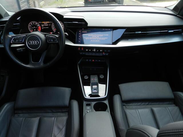 Audi A3 SPORTBACK 35 TFSI Business edition - 150PK - Panorama - Digitale Cockpit - Apple Carplay - Panoramadak - Lederen bekleding - Stoelverwarming - Automaat - 100% onderhouden - DAB - Navigatie - LED koplampen - Dynamische knipperlichten