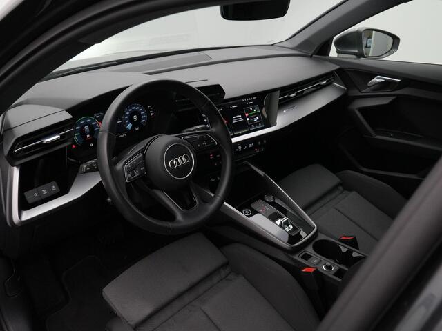 Audi A3 SPORTBACK 40 TFSI e 204PK Advanced S-line edition | Navigatie MMI Plus | Stoelverwarming | Parkeersensoren achter | Standkachel | Audi Drive Select |