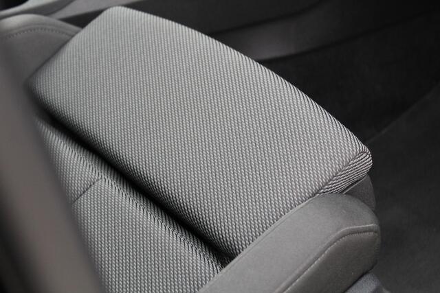 Audi A3 SPORTBACK 40 TFSI e 204Pk PHEV Business edition | Donkere hemel | Full-LED