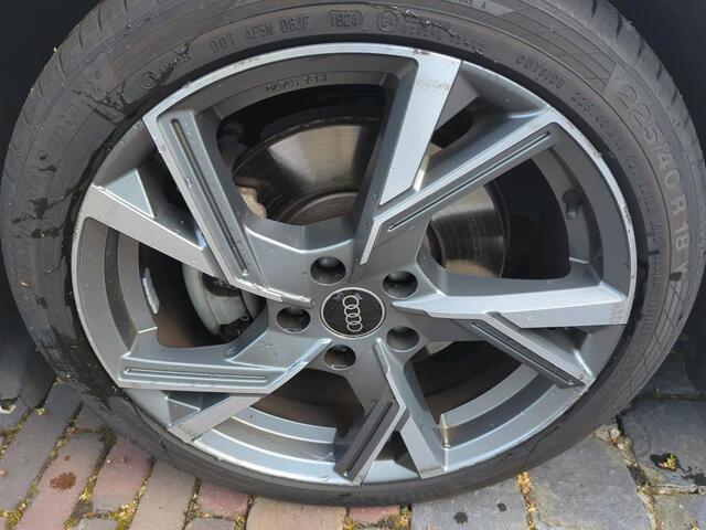 Audi A3 SPORTBACK 30 TFSI S edition AUT./ Metallic/ Digitale Cockpit/ Led / S Line Int. + Ext./ Leder/ Clima/ Navi/ Parkeersensor/ 18 lmv