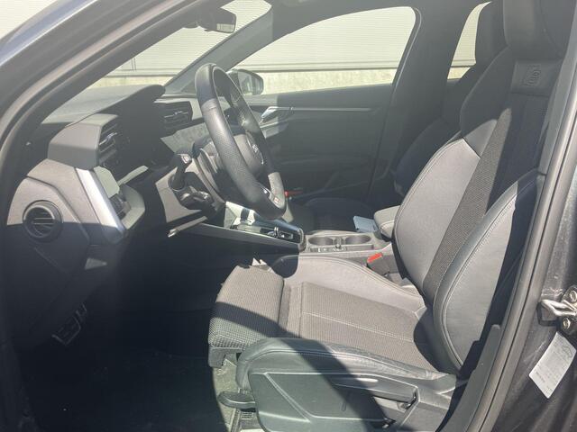 Audi A3 SPORTBACK 30 Tfsi 110pk S-tronic S edition · Camera · Apple/Android Car Play · Alarm · Navi · P-Sensoren · 18'' Inch ·