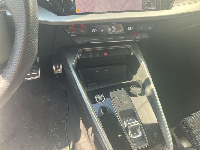 Audi A3 SPORTBACK 30 Tfsi 110pk S-tronic S edition · Camera · Apple/Android Car Play · Alarm · Navi · P-Sensoren · 18'' Inch ·