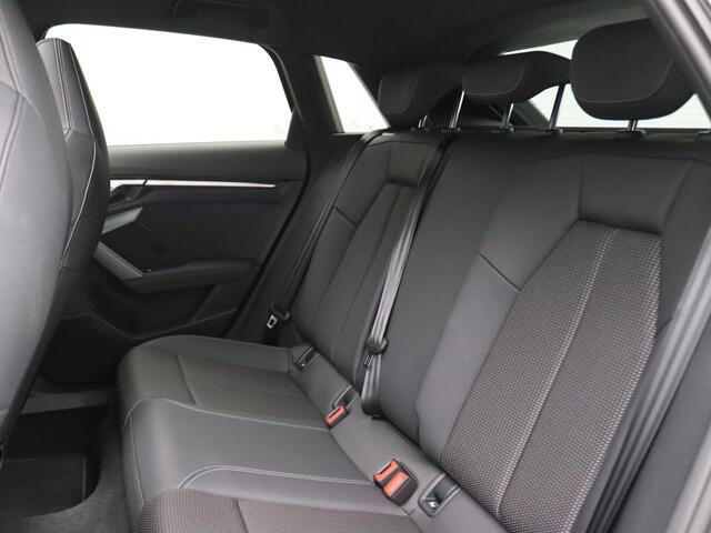 Audi A3 SPORTBACK 45 TFSI e S edition Competition 272PK S-Tronic Led matrix, adaptive cruise, schuif-kanteldak, keyless, achteruitrijcamera, stoelverwarming voor, 18" lichtmetaal