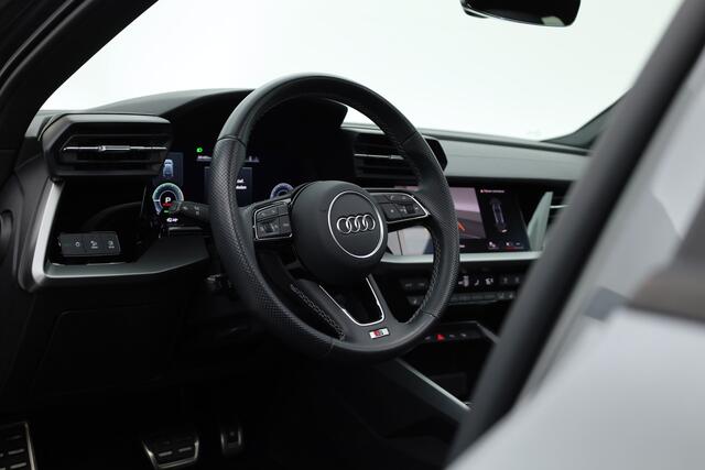 Audi A3 SPORTBACK 40 TFSI e 2x S Line | Pano | Camera | Keyless | 19'' | Stoelverw. | Matrix | Kuipstoelen