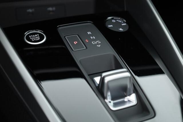 Audi A3 SPORTBACK 40 TFSI e 2x S Line | Pano | Camera | Keyless | 19'' | Stoelverw. | Matrix | Kuipstoelen