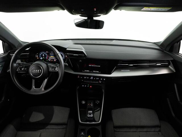 Audi A3 SPORTBACK S-Line 45 TFSI e 245 PK | LED | Navigatie Via Smartphone | Achteruitrijcamera |