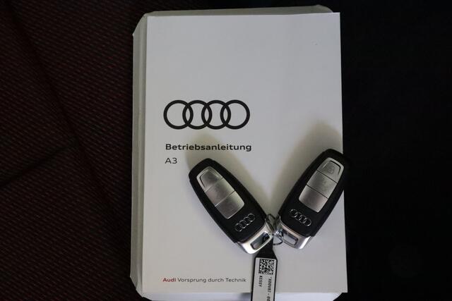 Audi A3 SPORTBACK 35 TFSI Advanced Edition Automaat 150PK S-line | APPCONNECT | CLIMA | PDC V+A | SCHUIF/KANTELDAK | STOELVERW |
