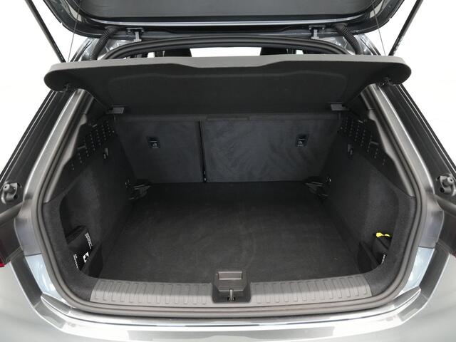 Audi A3 SPORTBACK 35 TFSI 150 pk S edition Facelift model, PDC, Optiek zwart plus, 19 inch